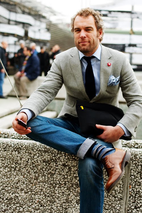 Socks, laced up oxfords, neck tie properly done and blazer buttoned. You know what makes this a